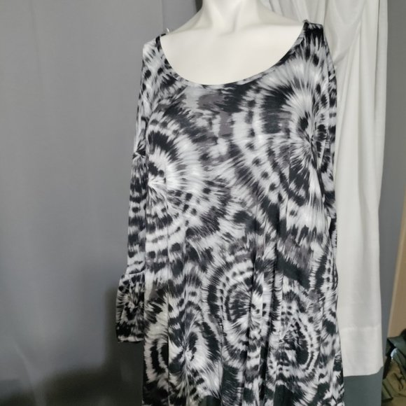 Bobbie Brooks - Beautiful Tie Dyed Tunic / Top - Picture 2 of 8